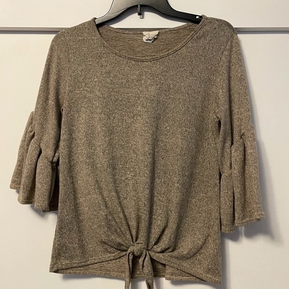 Caution to the Wind beige & grey medium sweater